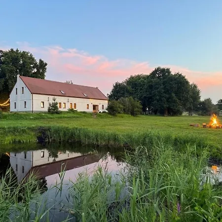 Farm stay Horyzont Zdarzen - Siedlisko Ciemnego Nieba, 320m2, Sauna I Natura Na Wylacznosc Dzierzazno Male