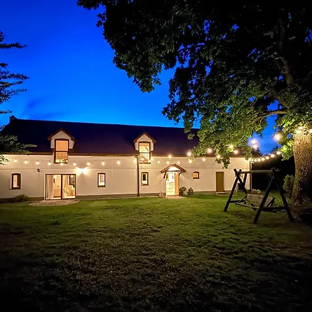 Horyzont Zdarzen - Siedlisko Ciemnego Nieba, 320m2, Sauna I Natura Na Wylacznosc Farm stay Dzierzazno Male